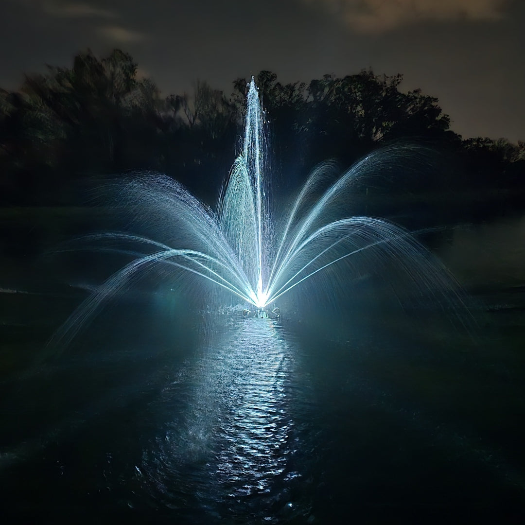 Superior Pond SFX Pond Fountain with White Lights