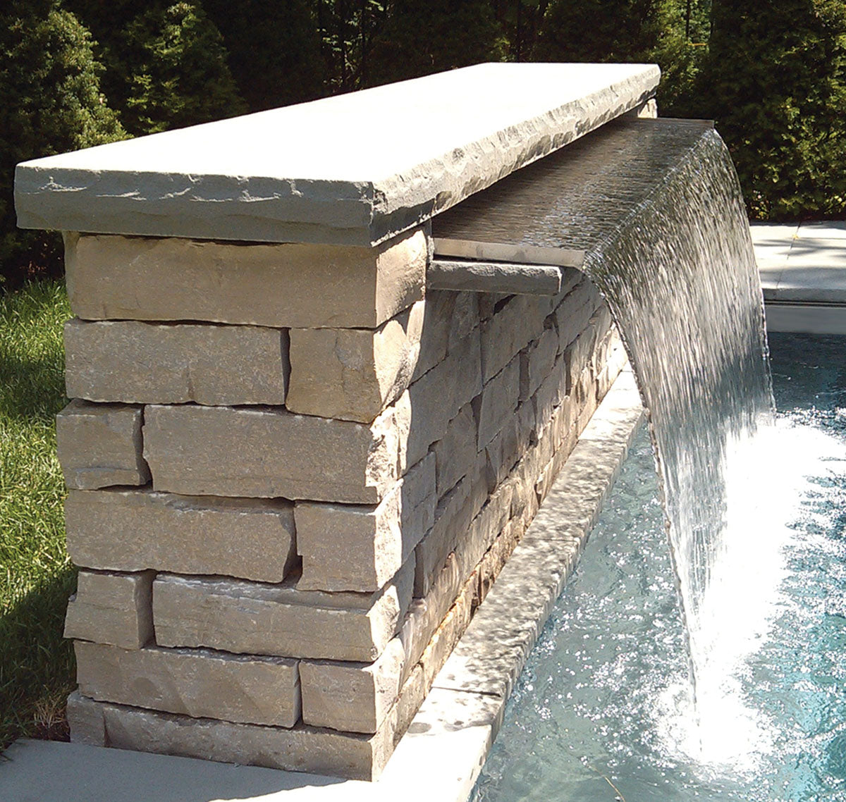 EasyPro: Vianti Falls Spillway, wide, 15" lip, dual 1" inlet, gpm recommended